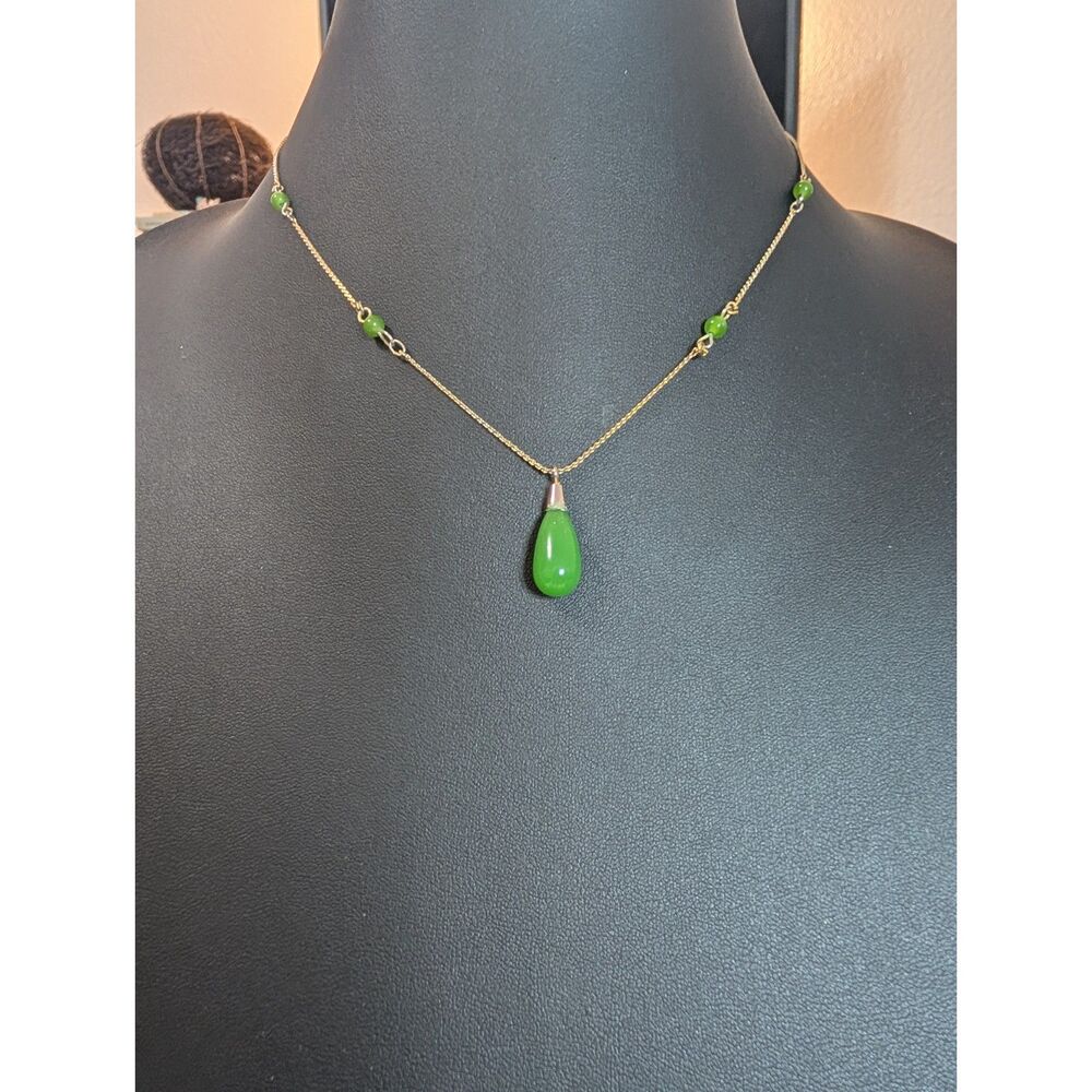 Vintage Gold Tone Vibrant Green Jade Style Teardrop Pendant Station Necklace
